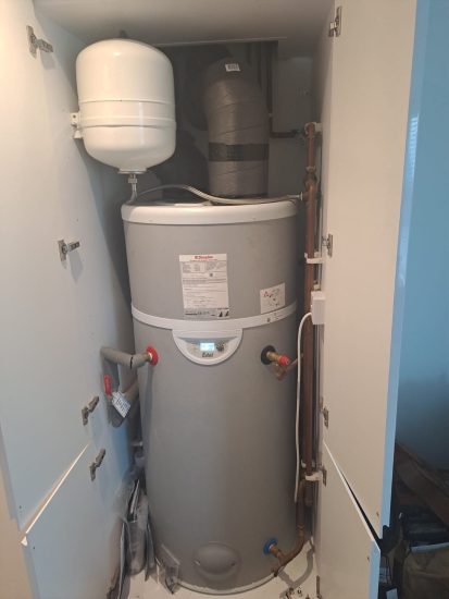Hot water heat pump